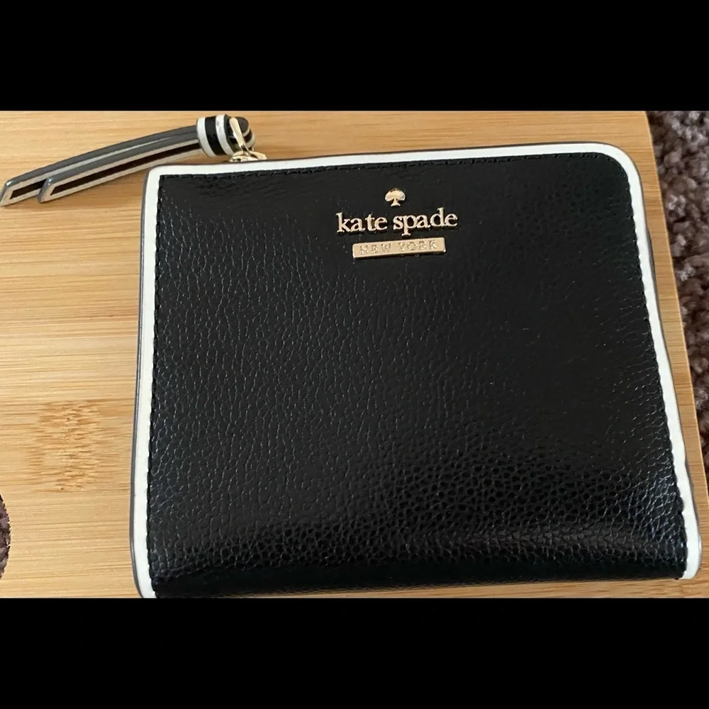 Kate spade patterson drive painted edge black L- zip bifold wallet